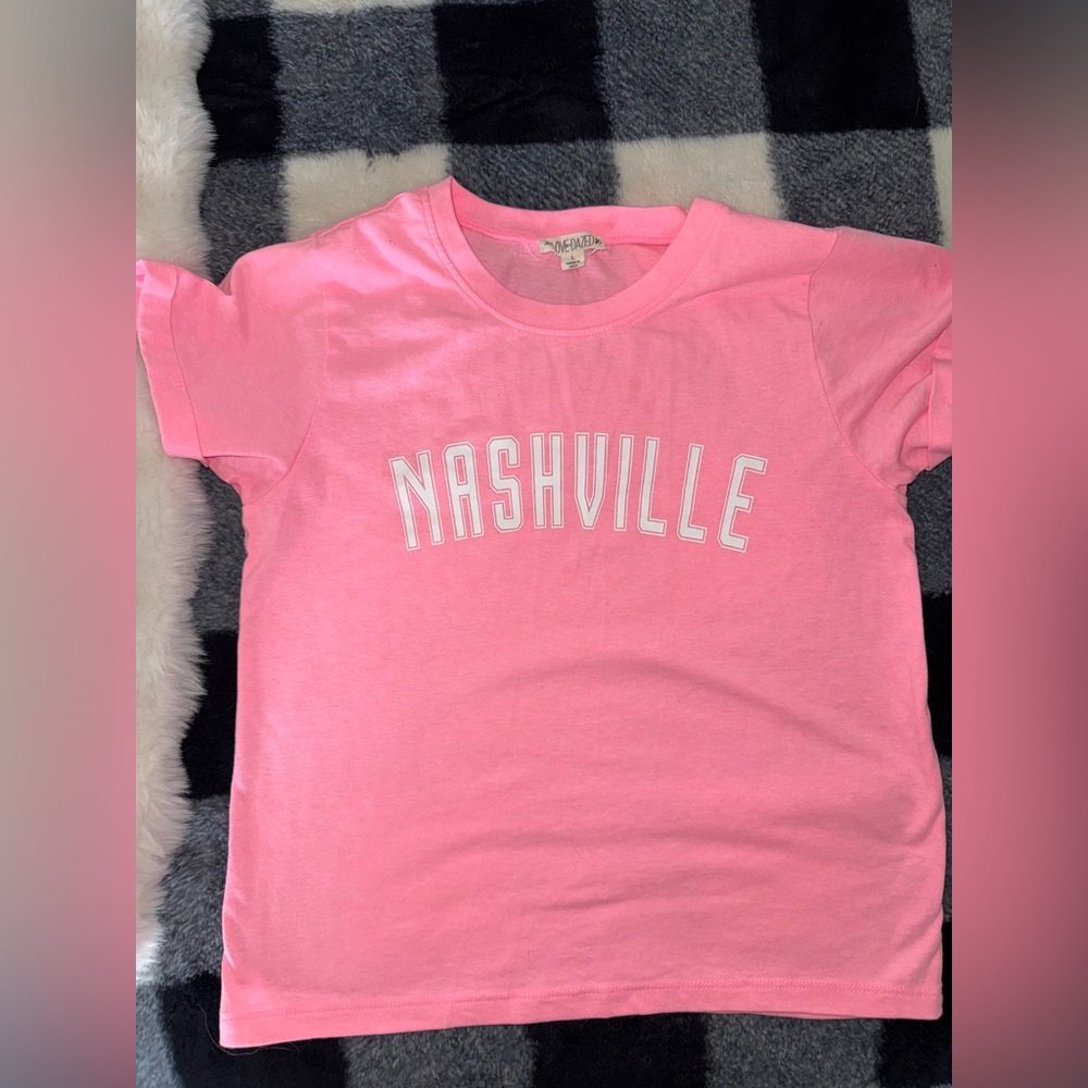 Hot pink Nashville graphic  tshirt women’s /juniors